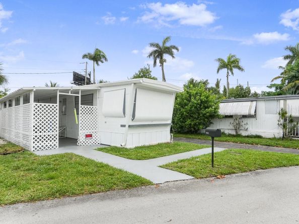 8641 SW 15th St, Davie FL 33324