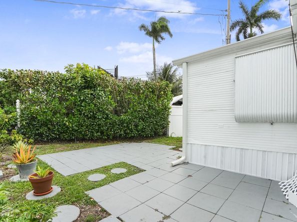 8641 SW 15th St, Davie FL 33324