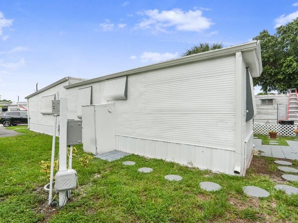8641 SW 15th St, Davie FL 33324