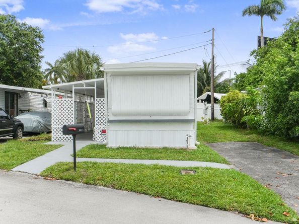 8641 SW 15th St, Davie FL 33324