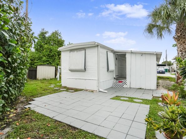 8641 SW 15th St, Davie FL 33324