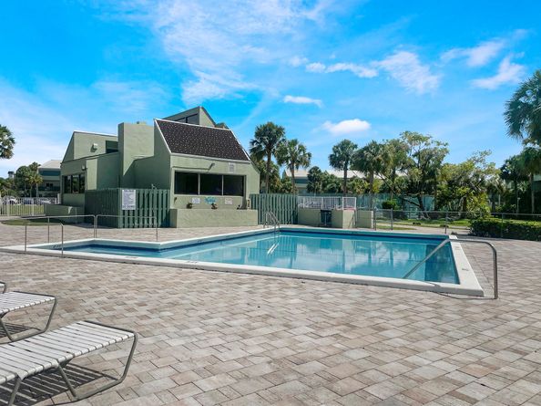 8921 NW 28th Dr B, Coral Springs FL 33065