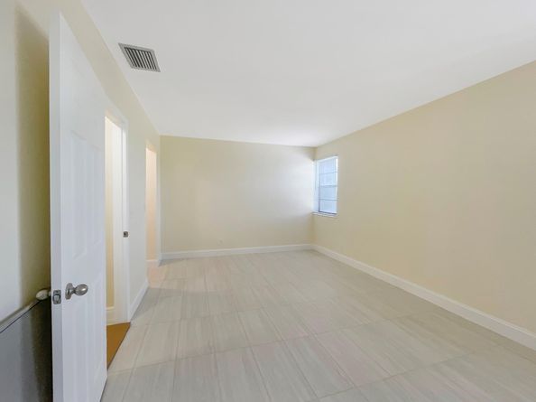 8921 NW 28th Dr B, Coral Springs FL 33065