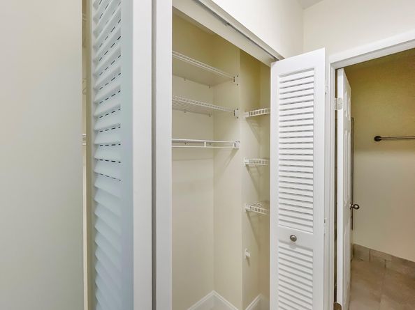 8921 NW 28th Dr B, Coral Springs FL 33065