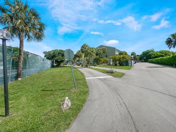 8921 NW 28th Dr B, Coral Springs FL 33065