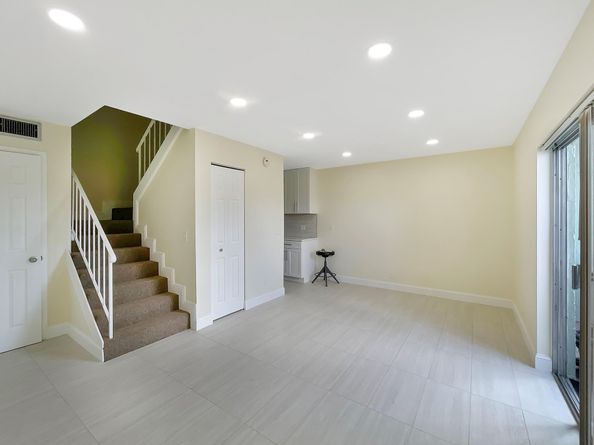 8921 NW 28th Dr B, Coral Springs FL 33065