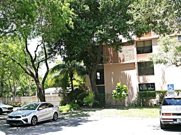 6800 Cypress Road 215, Plantation FL 33317