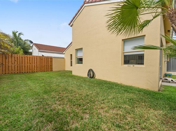 1022 NW 125th Ave, Sunrise FL 33323
