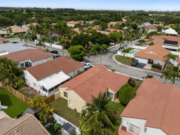 1022 NW 125th Ave, Sunrise FL 33323