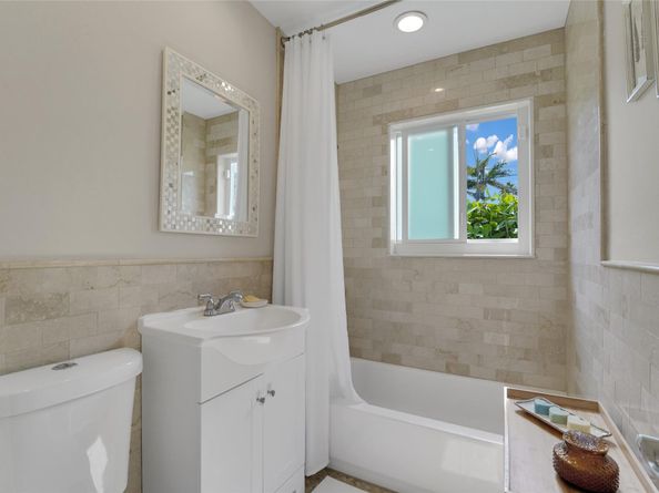 17 SE 9th Ave, Deerfield Beach FL 33441