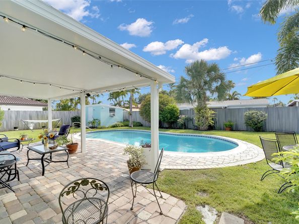 17 SE 9th Ave, Deerfield Beach FL 33441