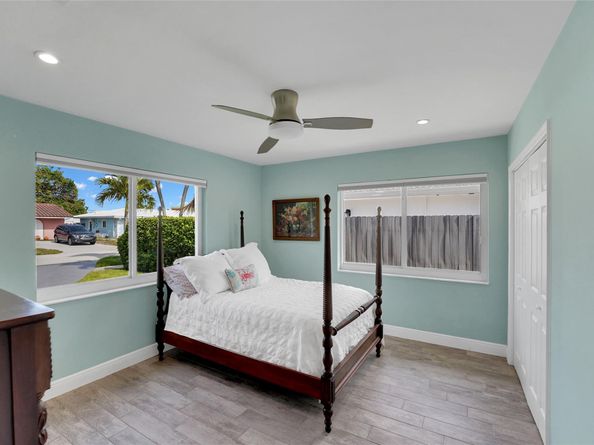17 SE 9th Ave, Deerfield Beach FL 33441