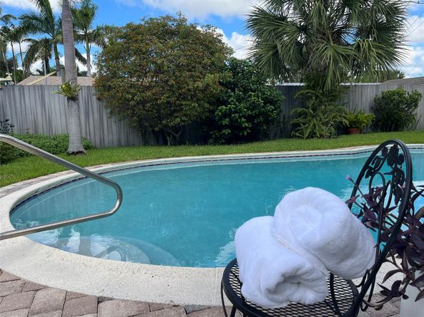 17 SE 9th Ave, Deerfield Beach FL 33441