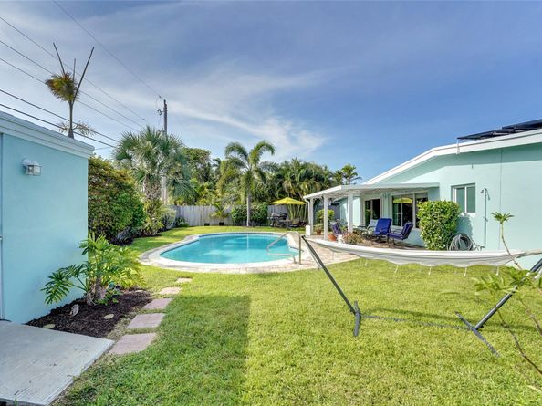 17 SE 9th Ave, Deerfield Beach FL 33441