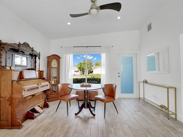 17 SE 9th Ave, Deerfield Beach FL 33441