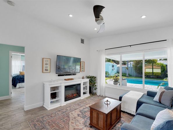 17 SE 9th Ave, Deerfield Beach FL 33441