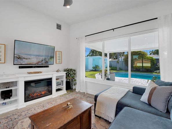 17 SE 9th Ave, Deerfield Beach FL 33441