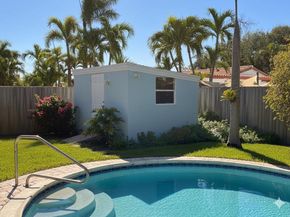 17 SE 9th Ave, Deerfield Beach FL 33441