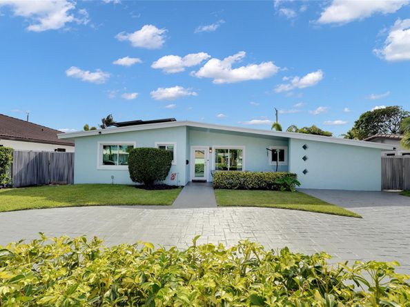 17 SE 9th Ave, Deerfield Beach FL 33441