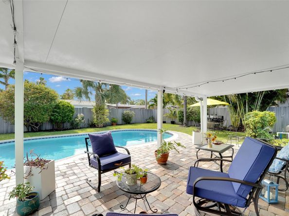 17 SE 9th Ave, Deerfield Beach FL 33441