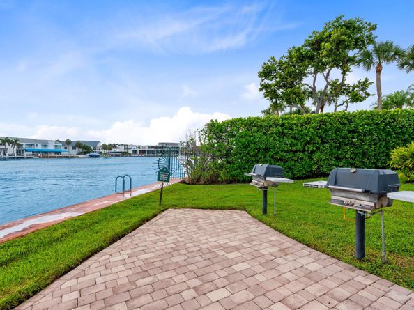 899 Jeffery Street 301, Boca Raton FL 33487