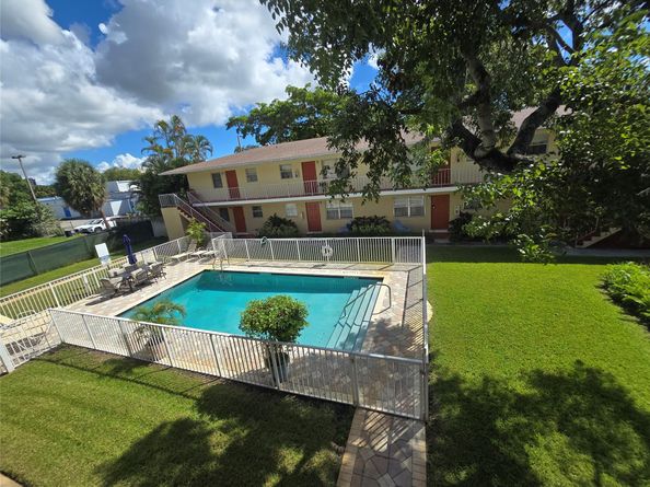 305 NE 16th St B8, Fort Lauderdale FL 33304