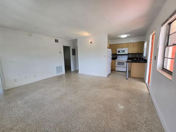 305 NE 16th St B8, Fort Lauderdale FL 33304