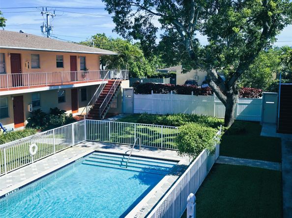 305 NE 16th St B8, Fort Lauderdale FL 33304