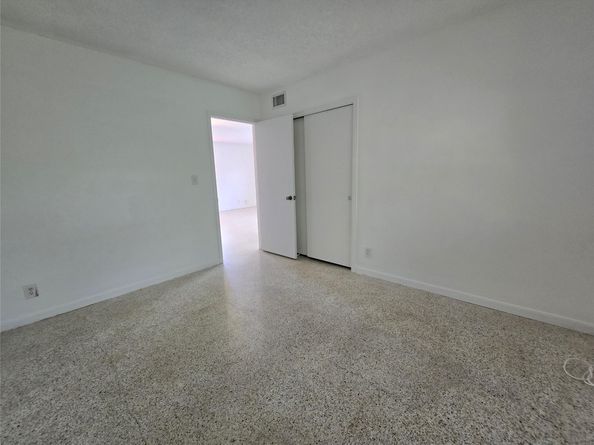 305 NE 16th St B8, Fort Lauderdale FL 33304