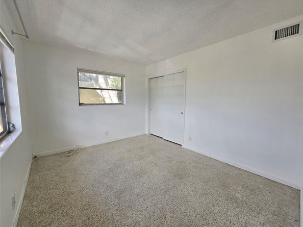 305 NE 16th St B8, Fort Lauderdale FL 33304