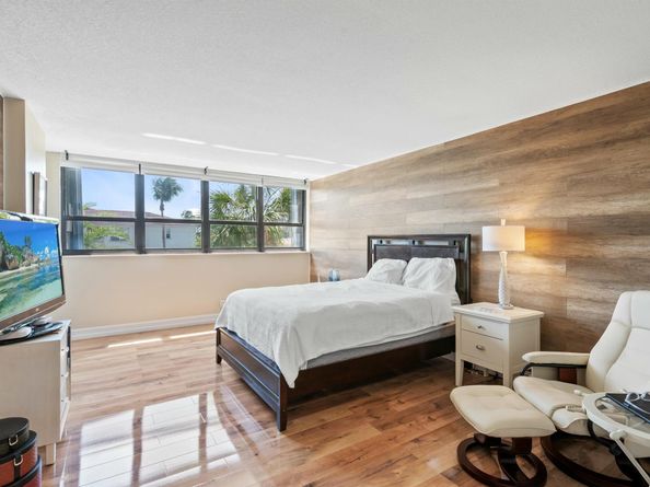 800 Jeffery Street 211, Boca Raton FL 33487