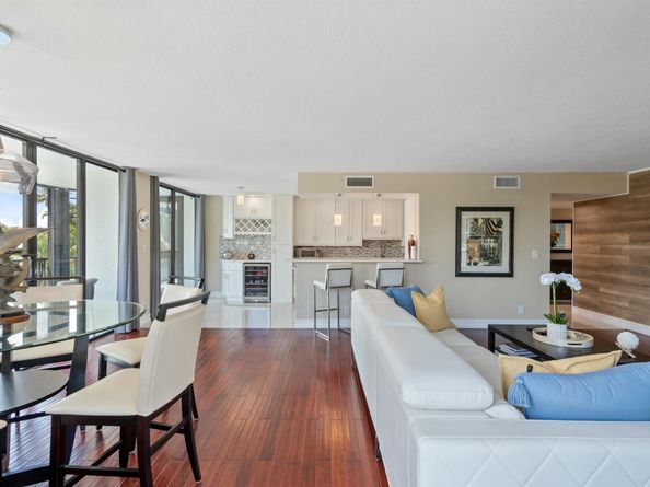 800 Jeffery Street 211, Boca Raton FL 33487