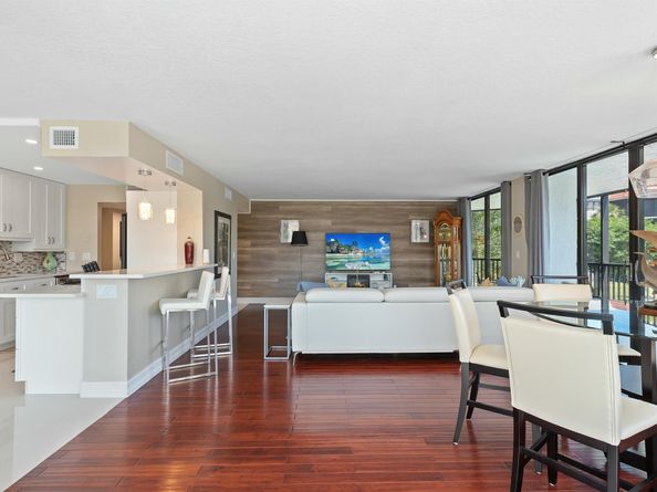 800 Jeffery Street 211, Boca Raton FL 33487