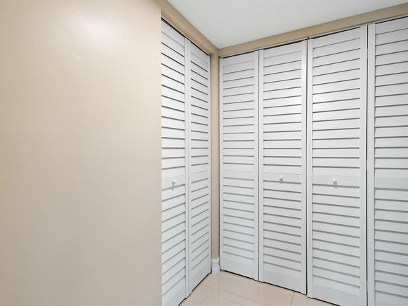 800 Jeffery Street 211, Boca Raton FL 33487