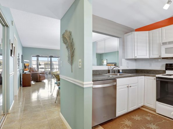 3051 NW 46th Avenue 406, Lauderdale Lakes FL 33313