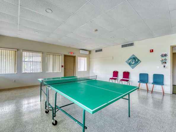 3051 NW 46th Avenue 406, Lauderdale Lakes FL 33313