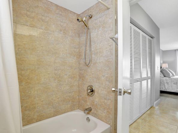 3051 NW 46th Avenue 406, Lauderdale Lakes FL 33313