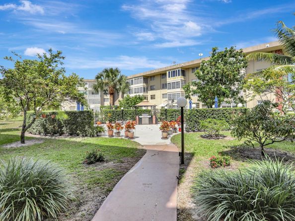 3051 NW 46th Avenue 406, Lauderdale Lakes FL 33313