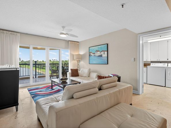 401 Ocean Bluffs Boulevard 205, Jupiter FL 33477