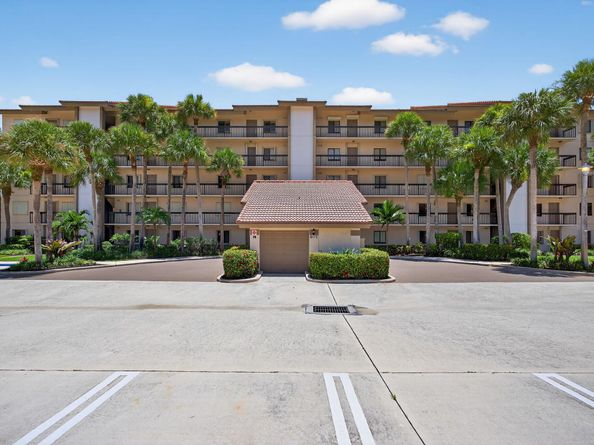 401 Ocean Bluffs Boulevard 205, Jupiter FL 33477