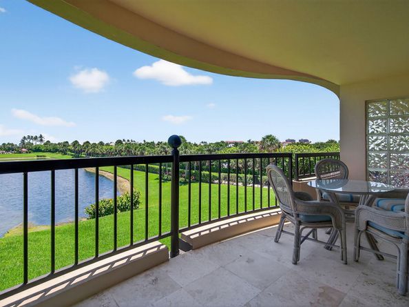 401 Ocean Bluffs Boulevard 205, Jupiter FL 33477