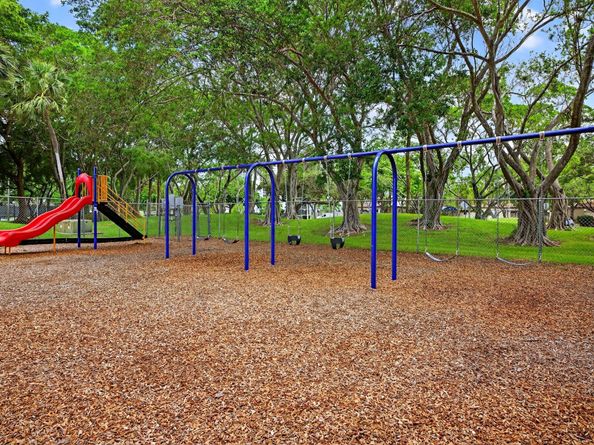 2205 S Cypress Bend Dr 505, Pompano Beach FL 33069