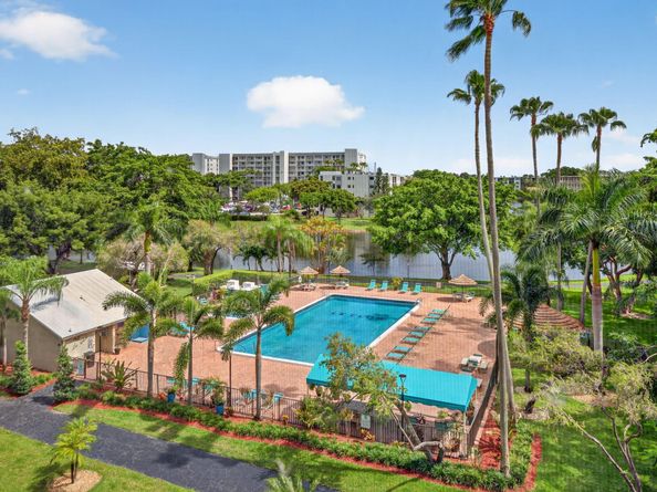 2205 S Cypress Bend Dr 505, Pompano Beach FL 33069