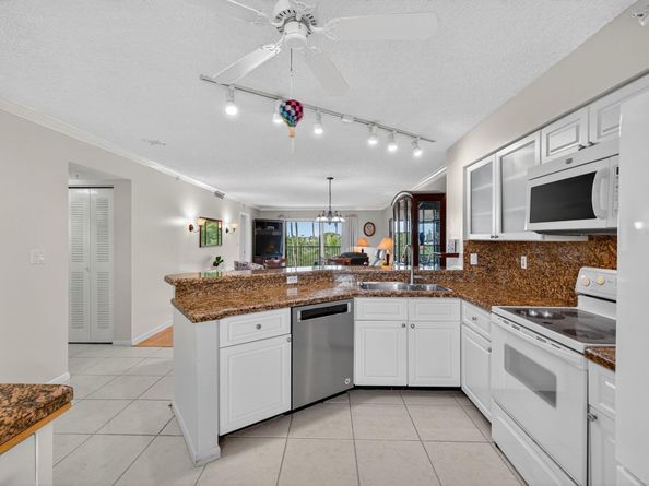 2205 S Cypress Bend Dr 505, Pompano Beach FL 33069
