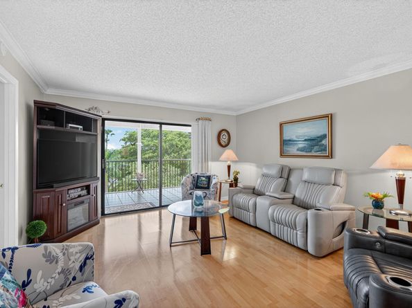 2205 S Cypress Bend Dr 505, Pompano Beach FL 33069