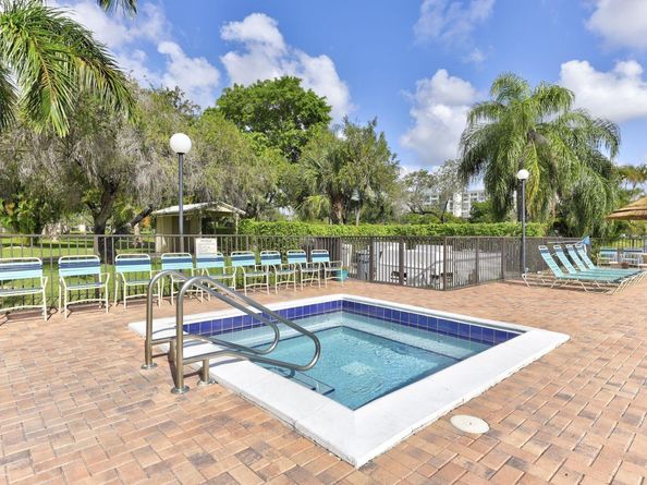 2205 S Cypress Bend Dr 505, Pompano Beach FL 33069