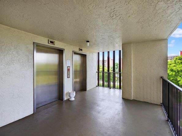 2205 S Cypress Bend Dr 505, Pompano Beach FL 33069