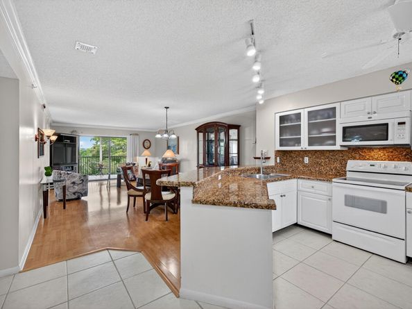 2205 S Cypress Bend Dr 505, Pompano Beach FL 33069