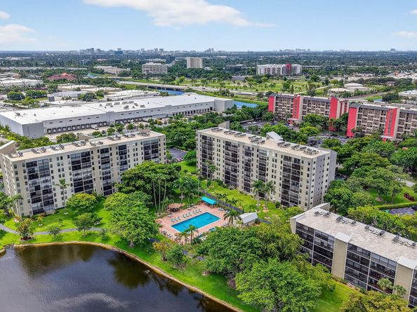 2205 S Cypress Bend Dr 505, Pompano Beach FL 33069