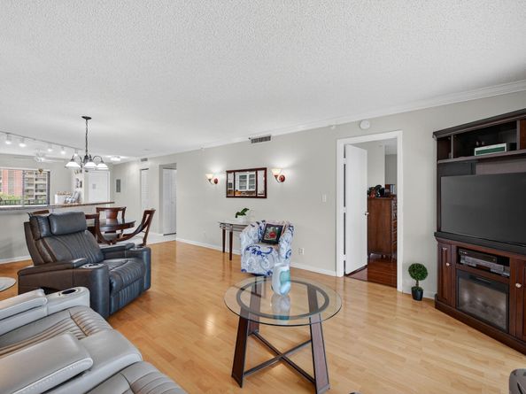 2205 S Cypress Bend Dr 505, Pompano Beach FL 33069